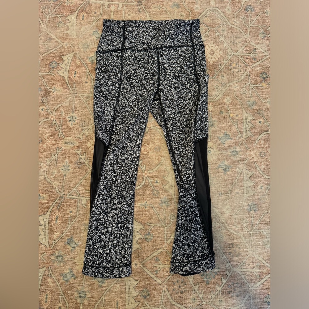 Lululemon black & white pattern leggings